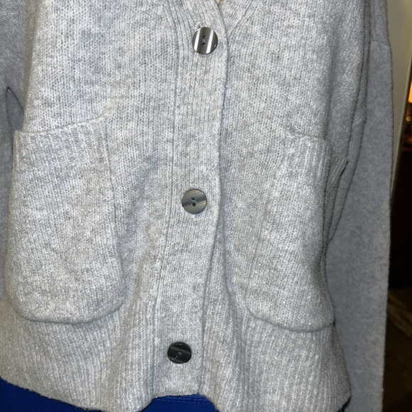 Abercrombie & Fitch Gray Wool Blend
Cardigan Size XS - Picture 6 of 11